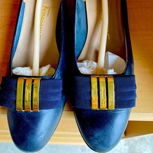 Ferragamo pumps navy blue